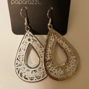 Adorable brand new earrings